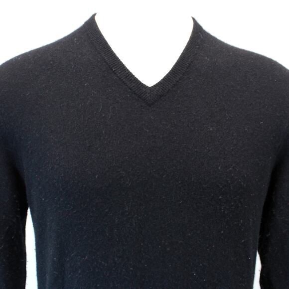 Macy's Club Room 2-Ply 100% Cashmere Soft Warm Black V-Neck Sweater Medium - Picture 2 of 6